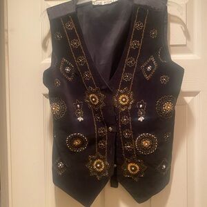 Wms vest with beading designs and patterns in black, gold and silver